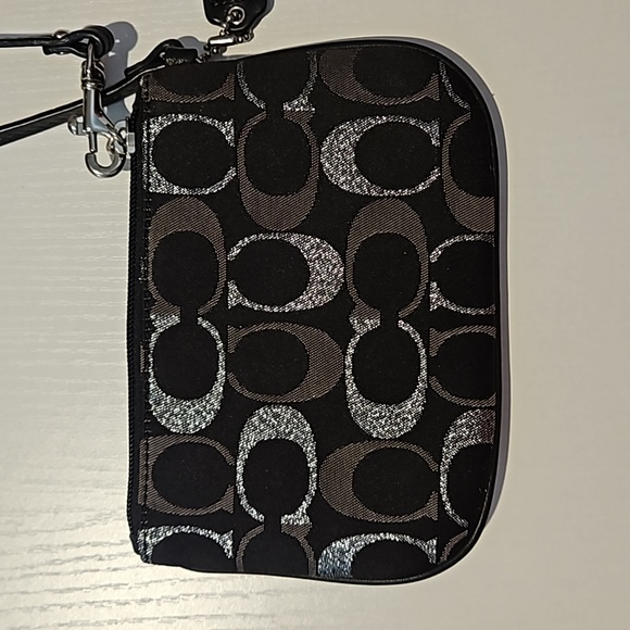 Coach black and silver Signature C wristlet with front pocket and hang tag - Picture 3 of 7